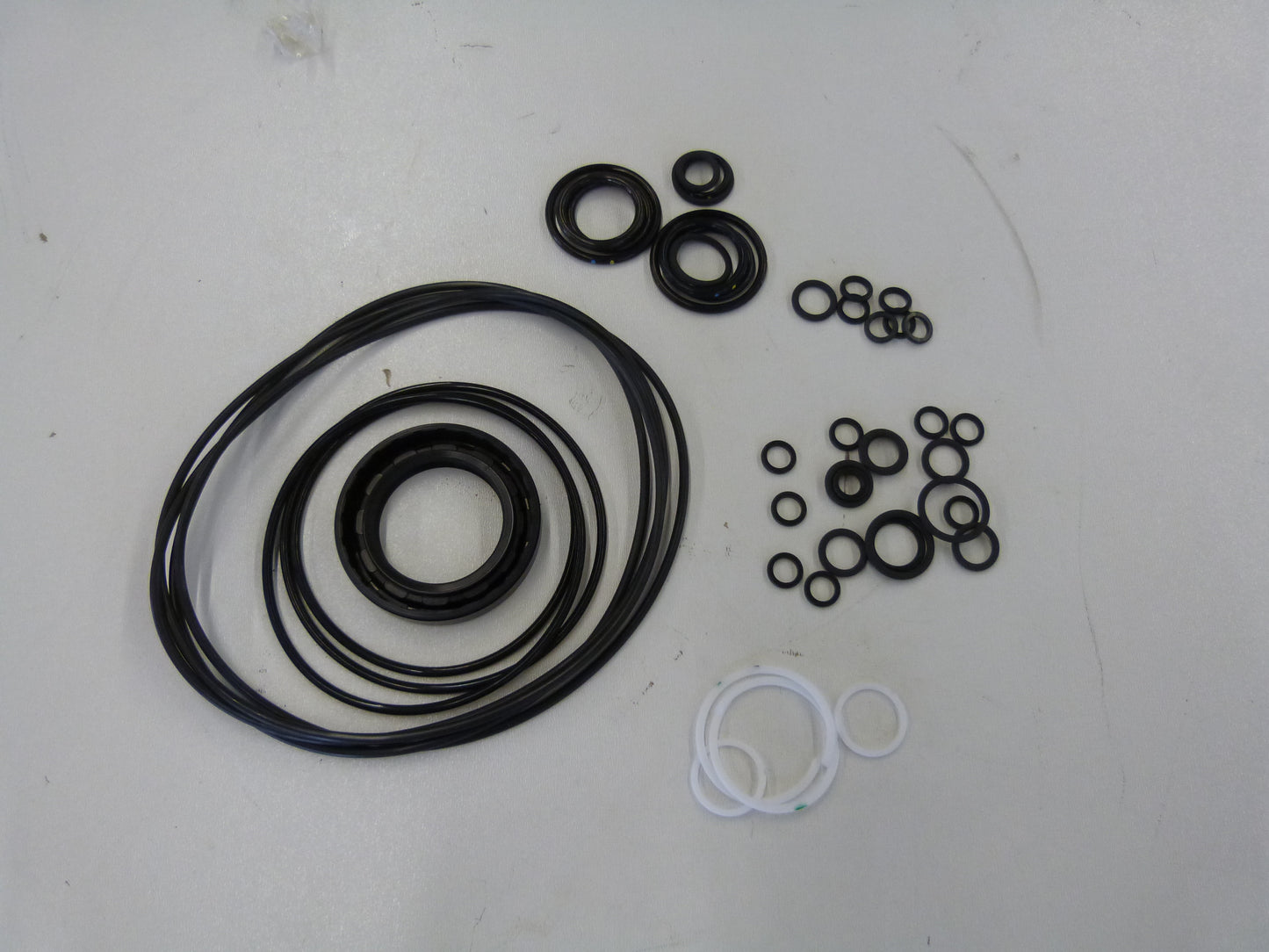 Image 1 of K3V112DT SEAL KIT VITON (40MM SHAFT)