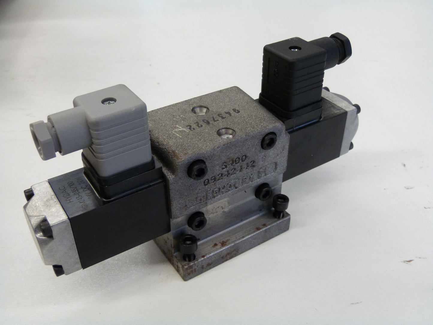 Image 1 of 4-3-WAY DIRECTIONAL VALVE