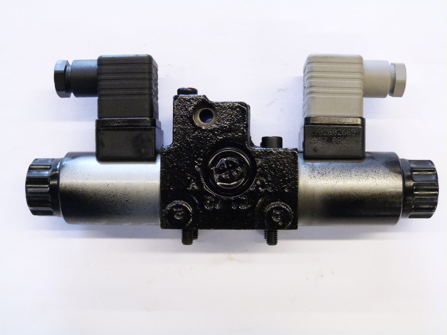 Image 1 of 4-3-WAY DIRECTIONAL VALVE