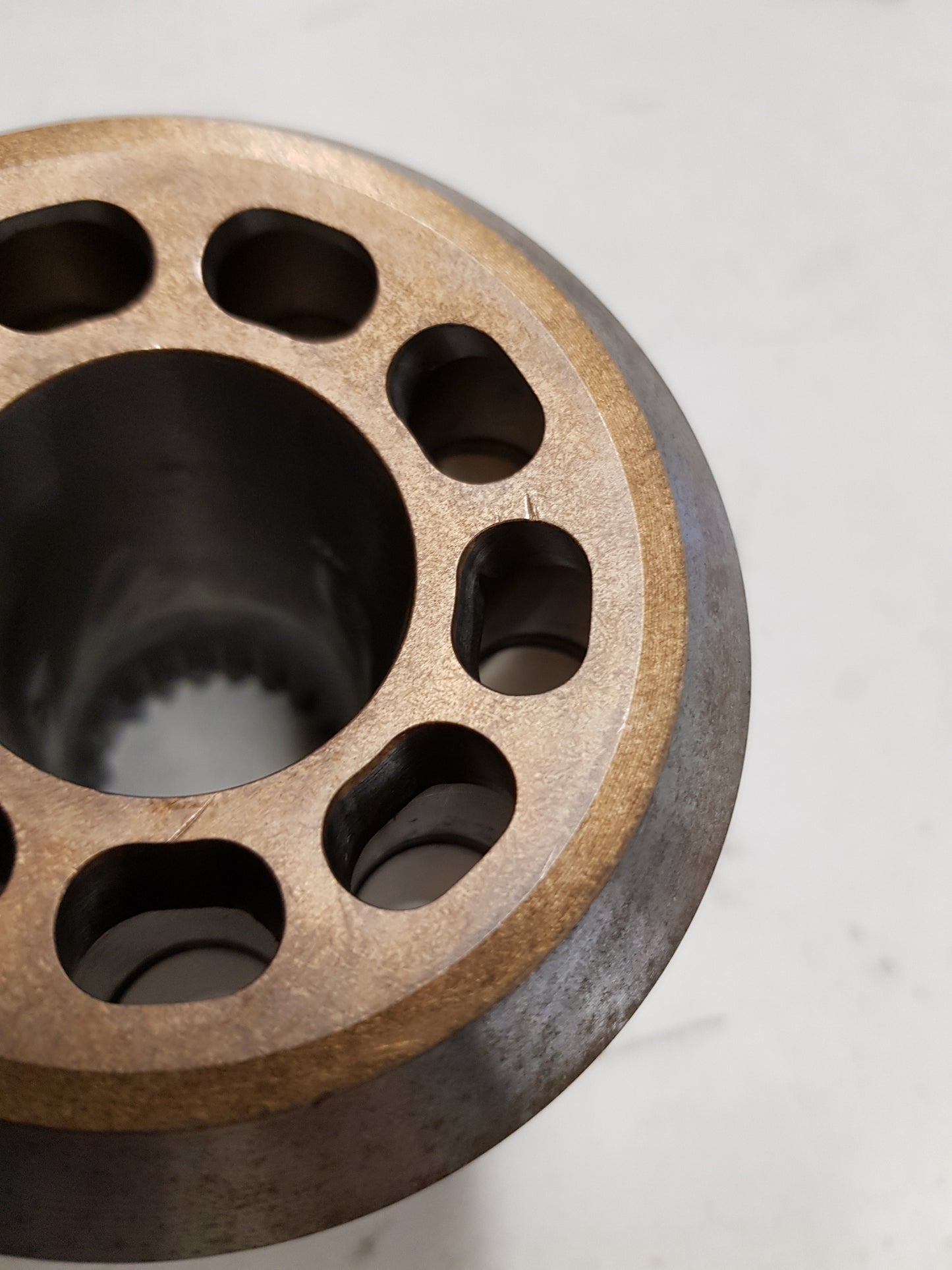 Image 4 of 9415121 ZYLINDER MIT BUCHSEN A4V 40