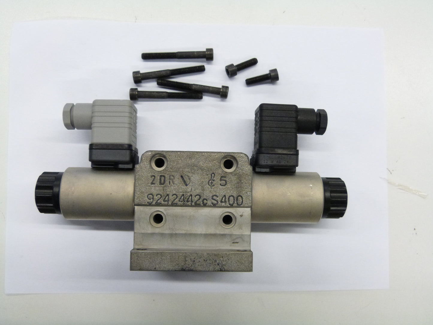 Image 1 of 4-3-WAY DIRECTIONAL VALVE