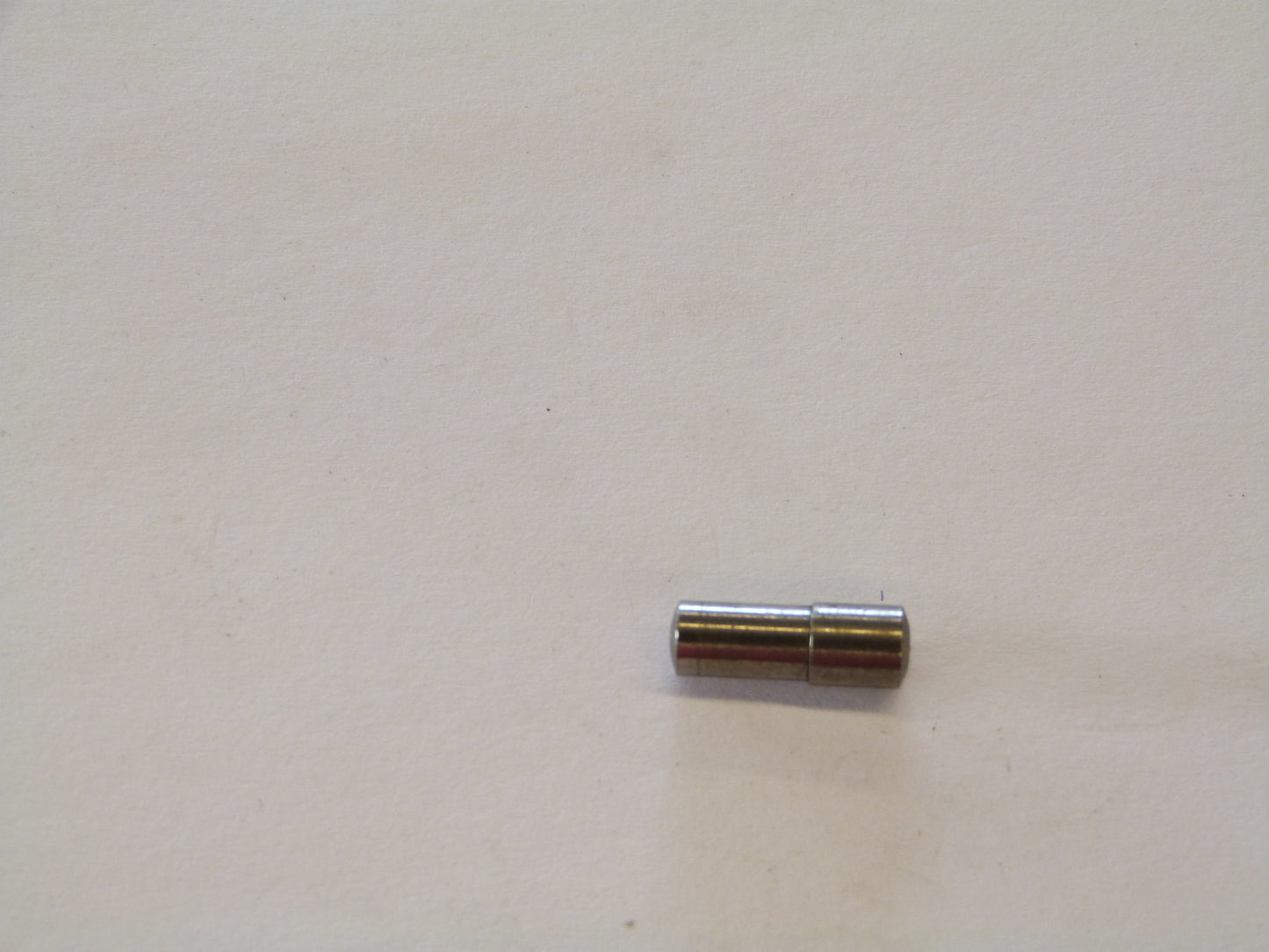 Image 1 of CILINDERSTIFT A** 28  7514660