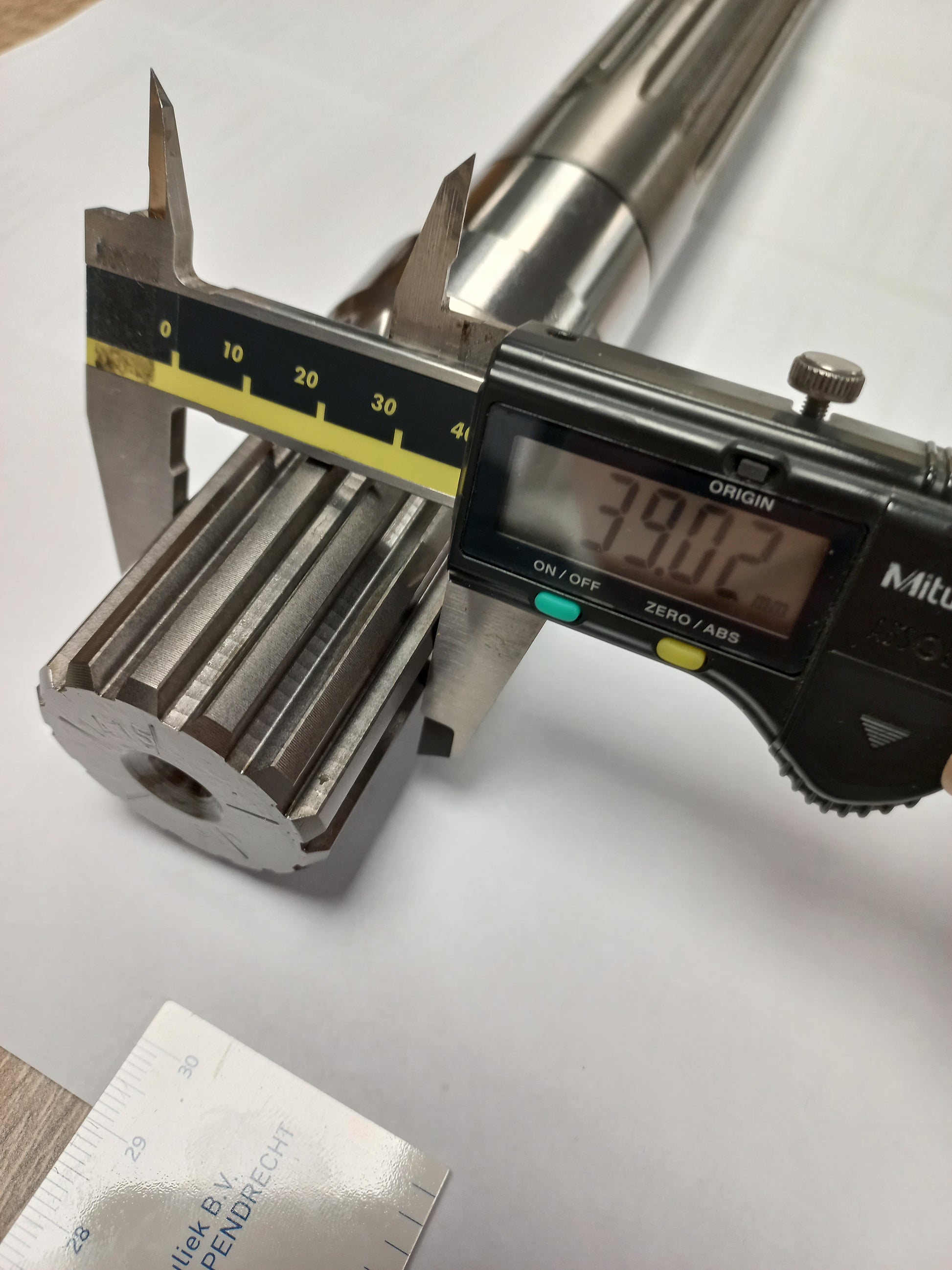 Image 6 of DRIVE SHAFT (FRONT)