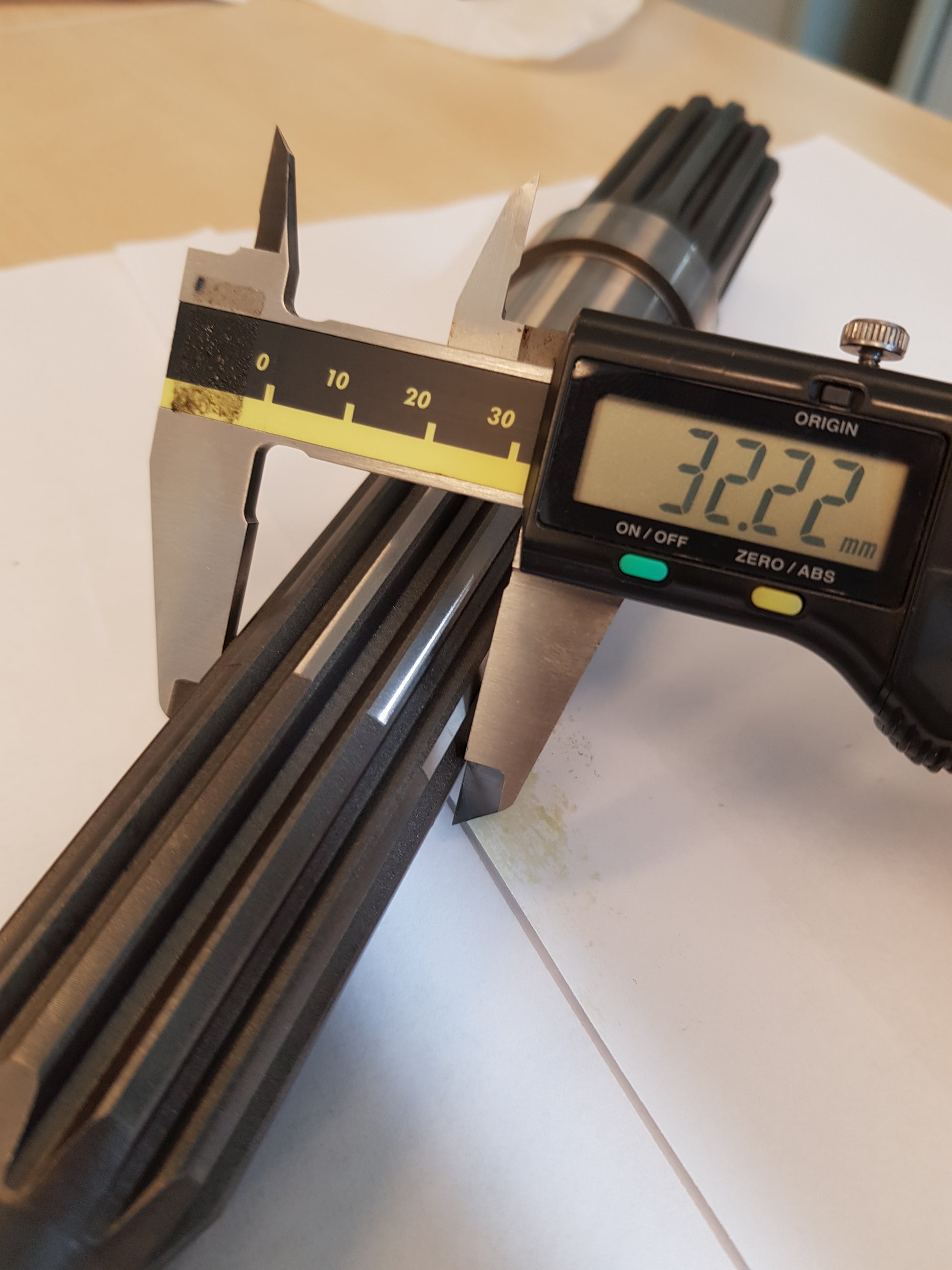 Image 6 of DRIVE SHAFT (FRONT)