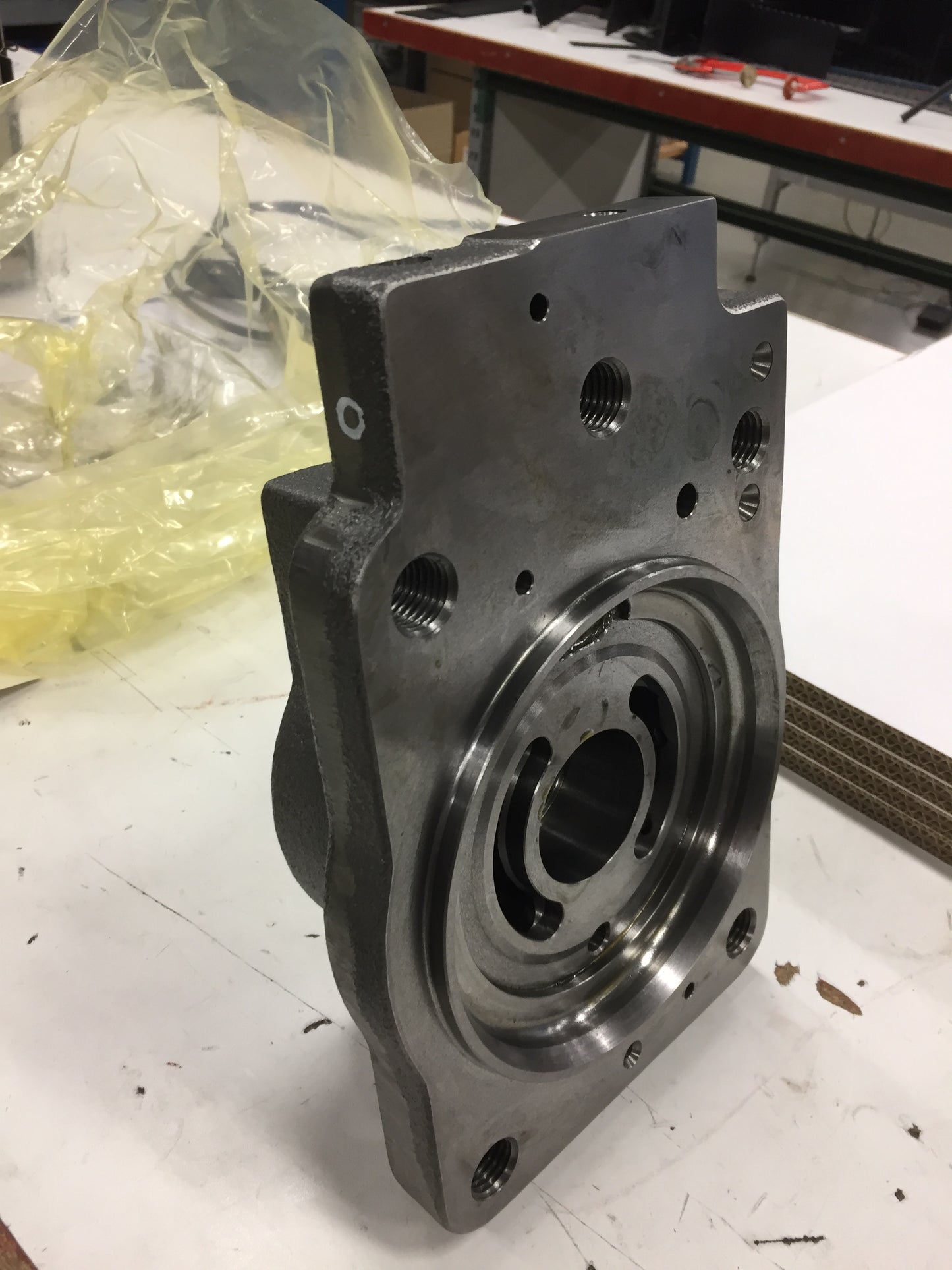 Image 3 of VALVE COVER(L)(MH PLUG)