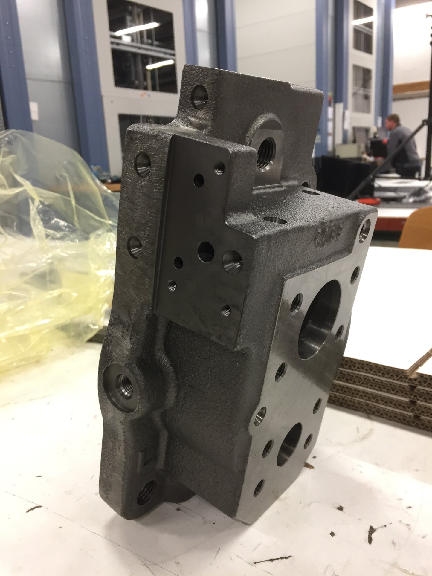 Image 2 of VALVE COVER(L)(MH PLUG)