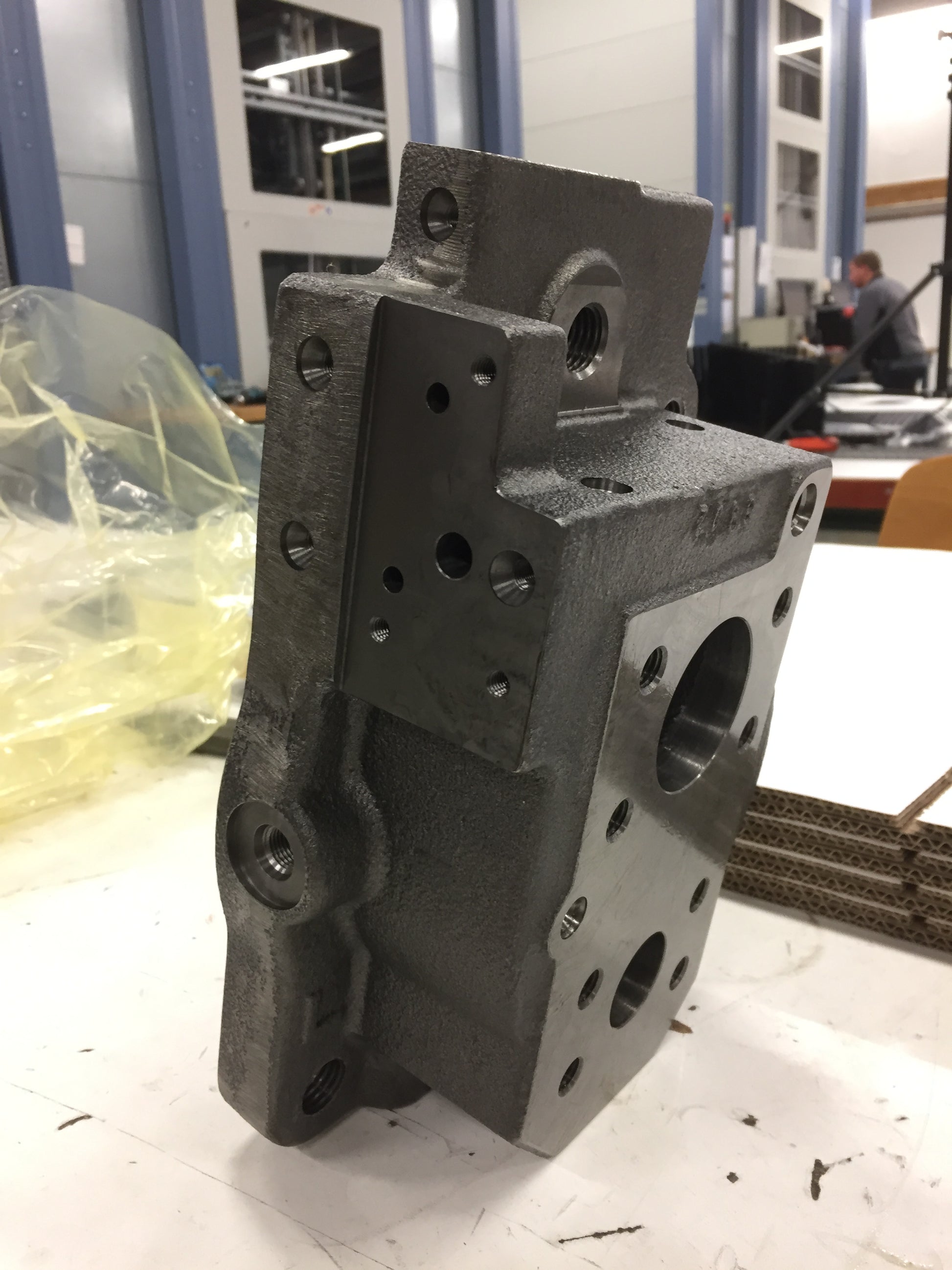 Image 2 of VALVE COVER(L)(MH PLUG)