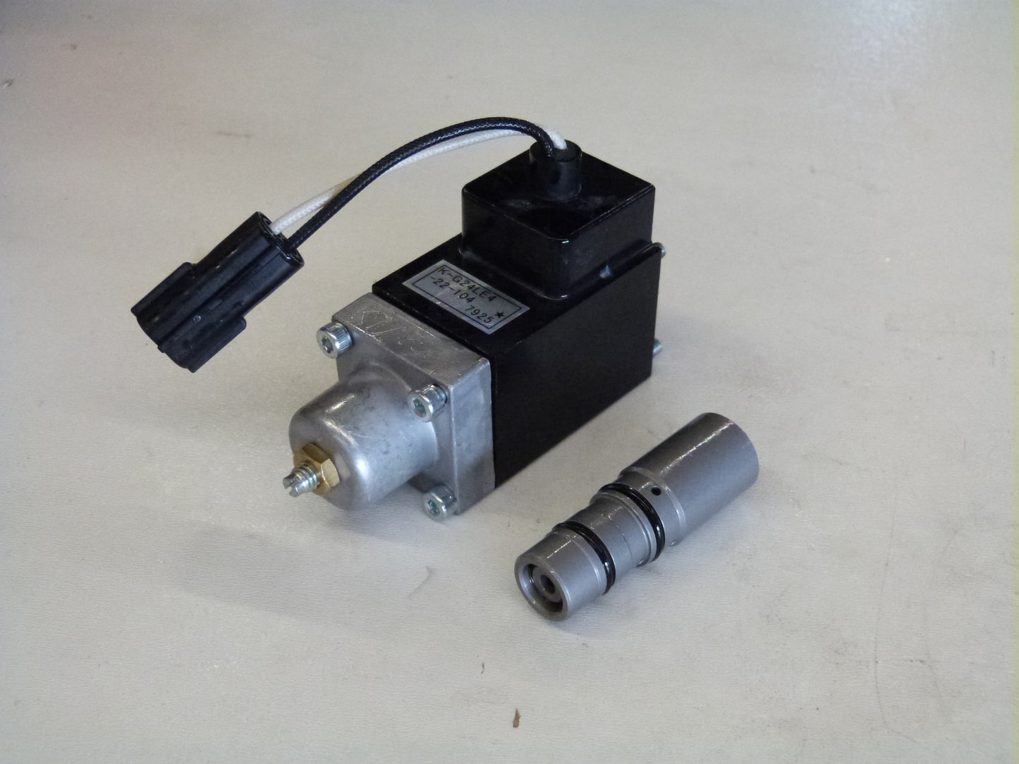 Image 1 of PROPORTIONAL REDUC. VALVE KDRDE3K-10/40CL-C05