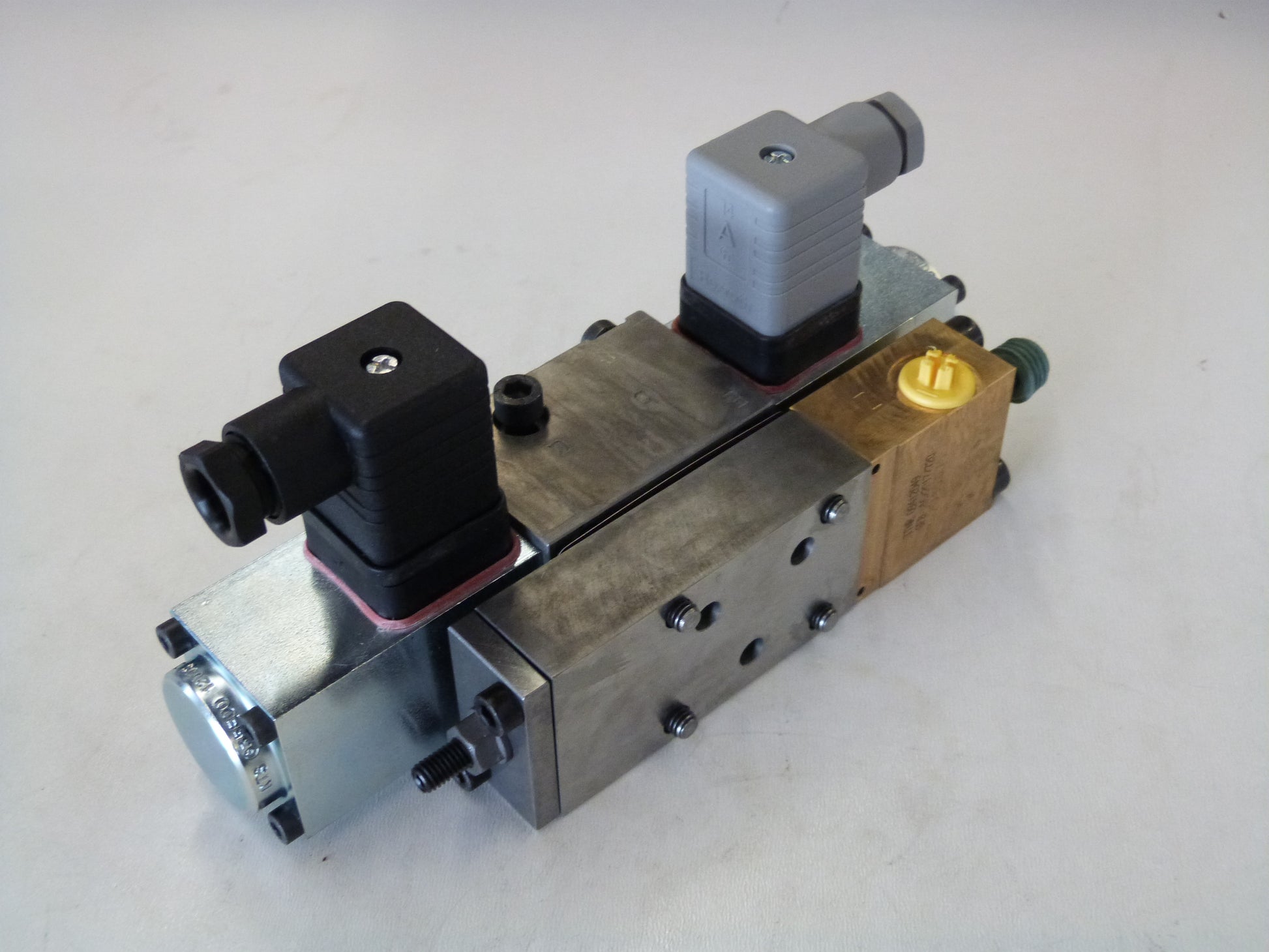 Image 1 of INCH VALVE, HYDRAULIC