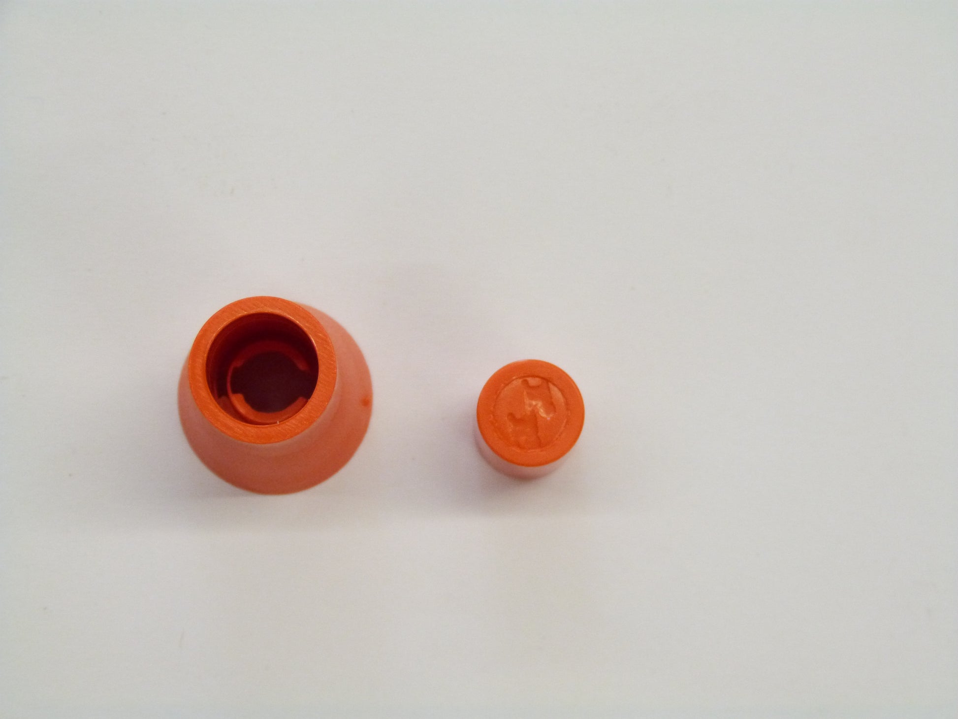Image 1 of SICHERUNGSKAPPE  8X26  -ORANG