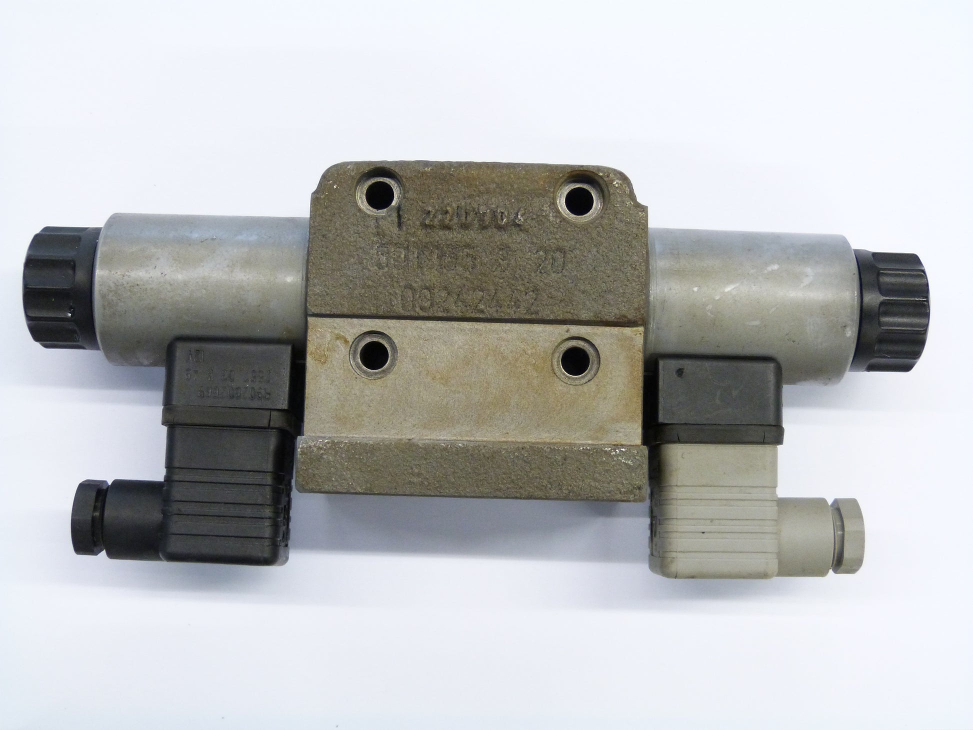 Image 1 of 4-3-WAY DIRECTIONAL VALVE