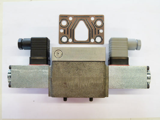 Image 1 of 4-3-WAY DIRECTIONAL VALVE