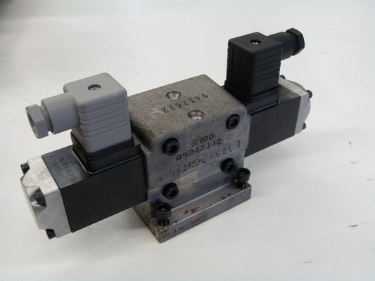 Image 1 of 4-3-WAY DIRECTIONAL VALVE