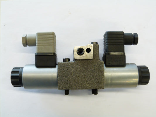 Image 1 of 4-3-WAY DIRECTIONAL VALVE