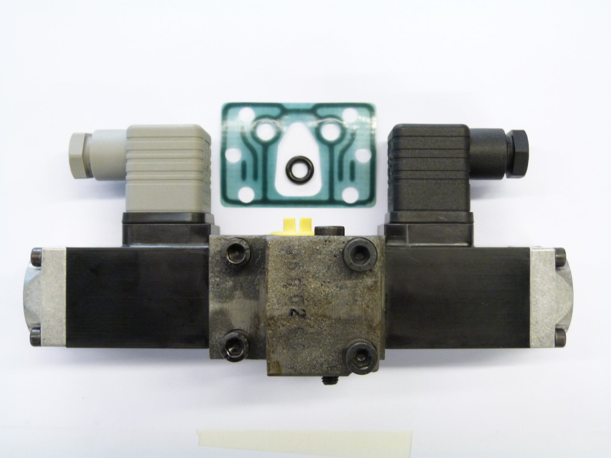 Image 1 of 4-3-WAY DIRECTIONAL VALVE