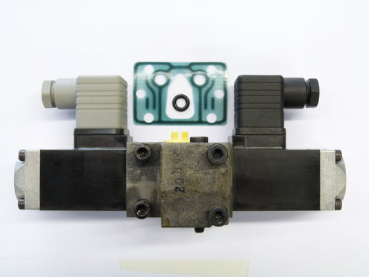 Image 1 of 4-3-WAY DIRECTIONAL VALVE