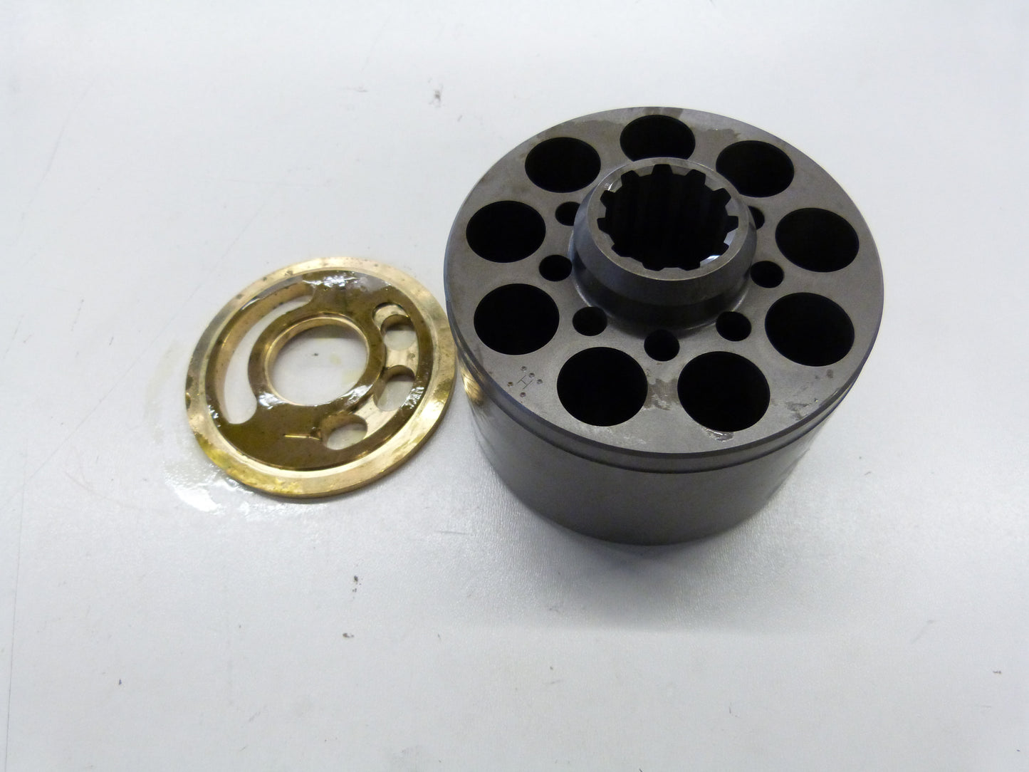 Image 1 of Cylinder/Valve plate assy L