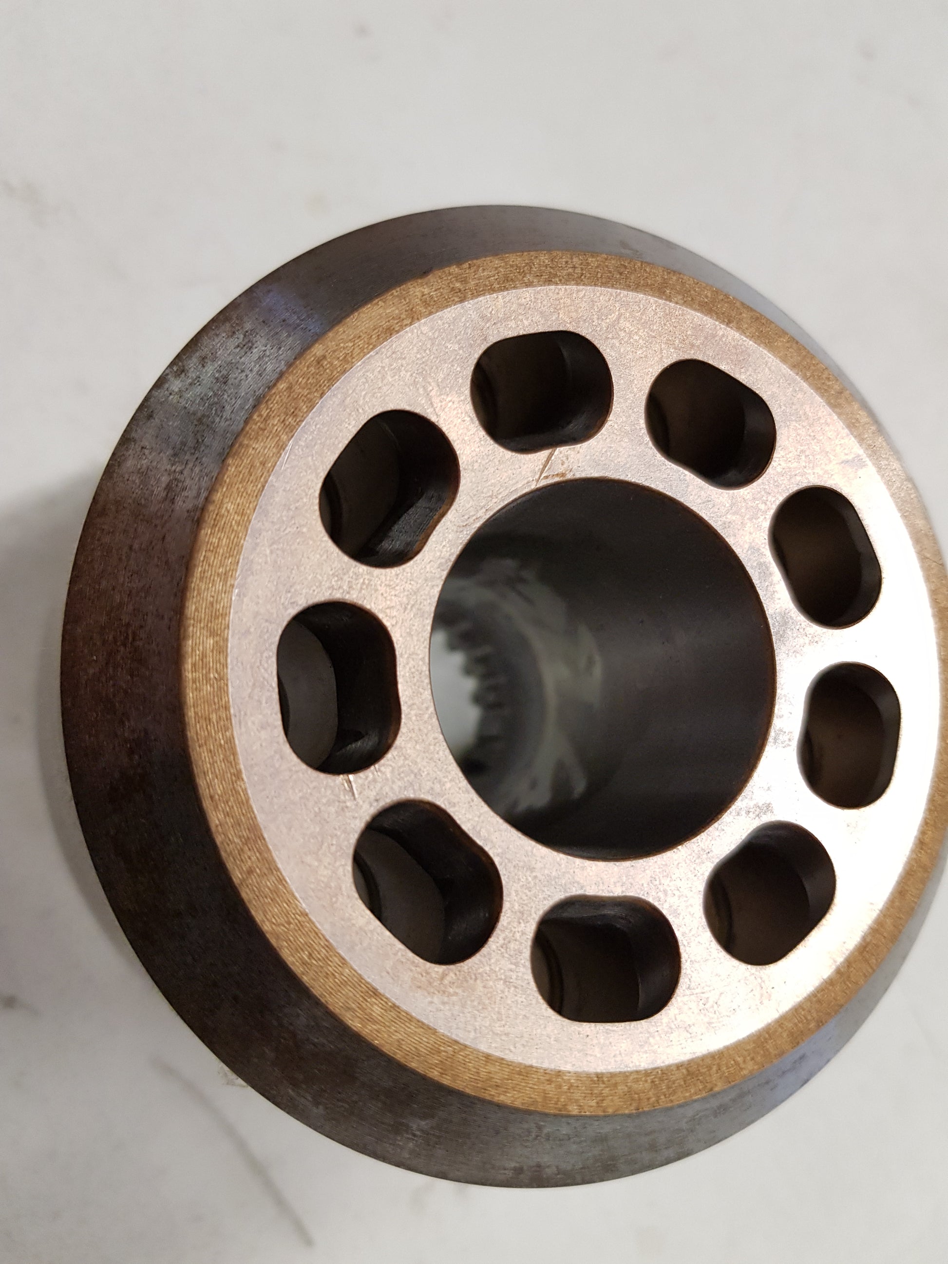 Image 2 of 9415121 ZYLINDER MIT BUCHSEN  A4V 40