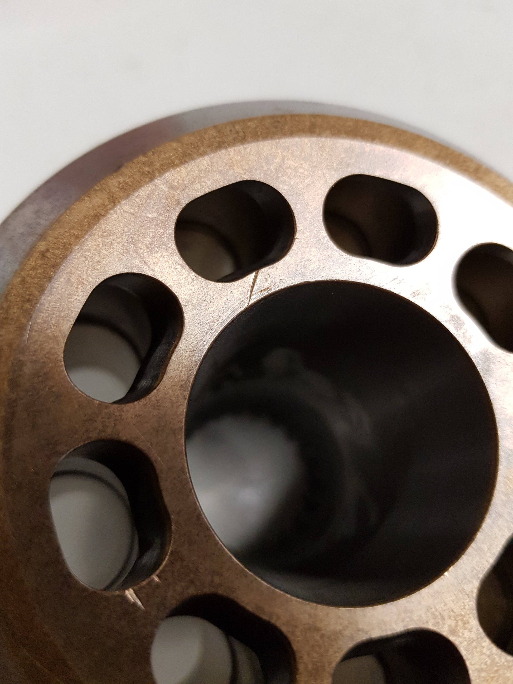 Image 3 of 9415121 ZYLINDER MIT BUCHSEN  A4V 40